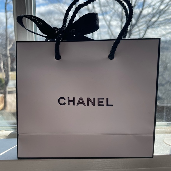 Chanel paper bag - Picture 2 of 2